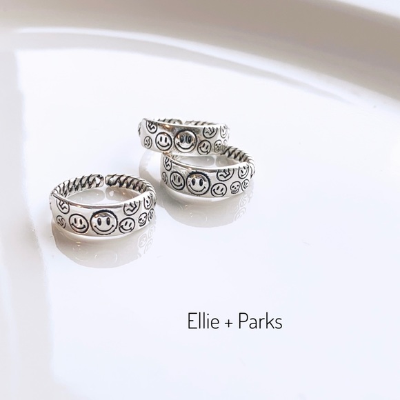 Smiley face adjustable silver ring - Picture 2 of 9